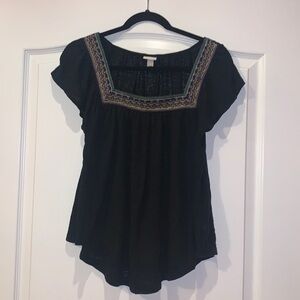 Women’s Flowy Top Beautiful Neckline